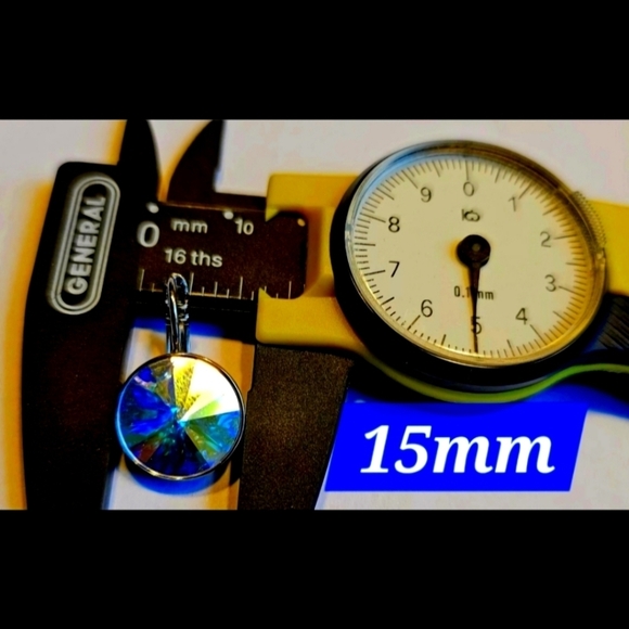 NEW! Swarovski Element LightGreen 15mm Earrings Party Simple Sparkling Leverback - Picture 2 of 7